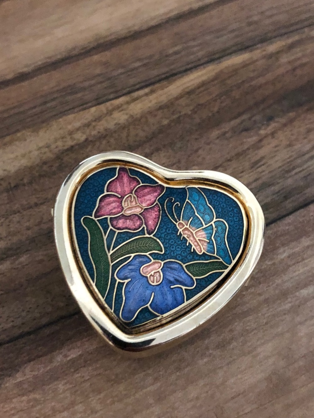 Gold Heart Enamel Pill Tablet Box 1.5 Inches with Good Clasp